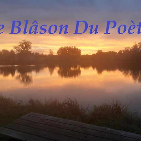 Le Blason Du Poete Mayet 외부 사진