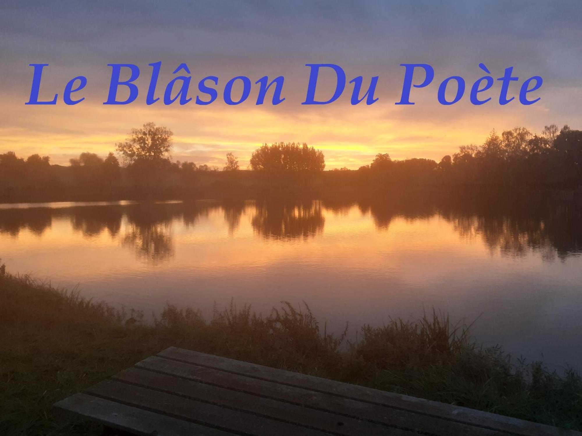 Le Blason Du Poete Mayet 외부 사진